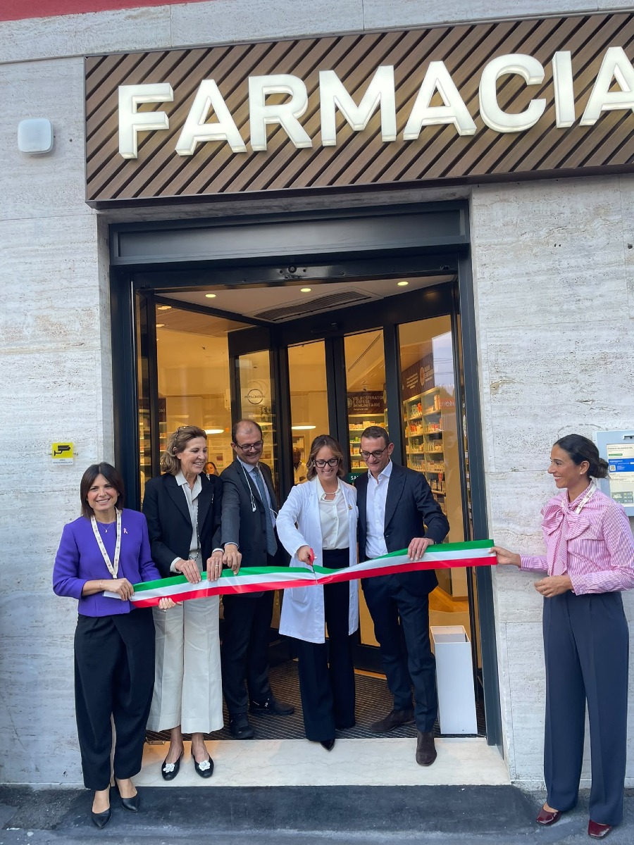 Apoteca Natura inaugura due nuove Farmacie con il format Centro Salute